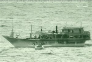 Read more about the article Video: U.S. Navy Assists Iranian Sailors After Pirate Attack