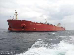 Read more about the article Pirates Kidnap Crew of Supertanker Off Nigeria